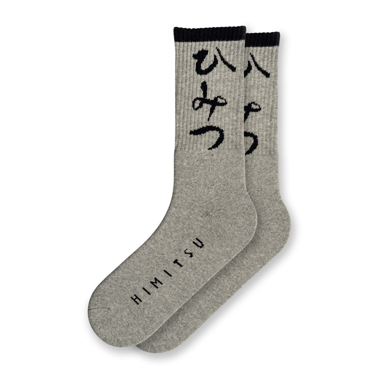 A pair of gray ankle socks with Japanese characters printed on the side, positioned against a white background.